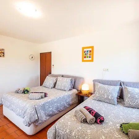 בית נופש Five Bedrooms Villa, Heated Pool, Hot Tub And Free Wifi, Lots Of Space