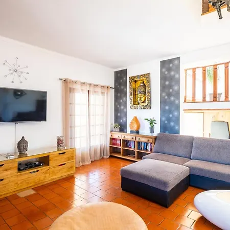 Five Bedrooms Villa, Heated Pool, Hot Tub And Free Wifi, Lots Of Space