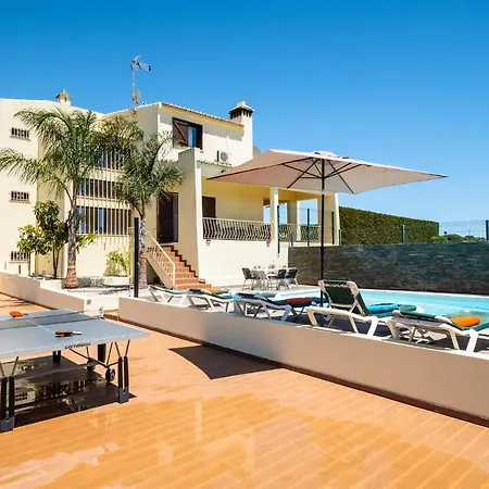 בית נופש Five Bedrooms Villa, Heated Pool, Hot Tub And Free Wifi, Lots Of Space