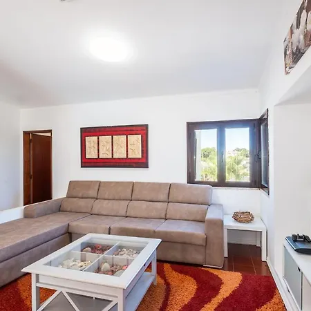 Five Bedrooms Villa, Heated Pool, Hot Tub And Free Wifi, Lots Of Space בית נופש