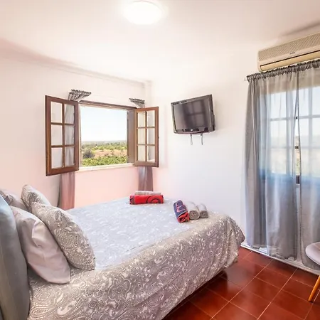 Five Bedrooms Villa, Heated Pool, Hot Tub And Free Wifi, Lots Of Space בית נופש *