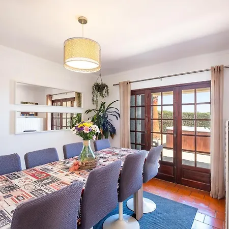 Five Bedrooms Villa, Heated Pool, Hot Tub And Free Wifi, Lots Of Space בית נופש גיאה