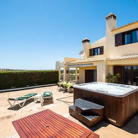 Five Bedrooms Villa, Heated Pool, Hot Tub And Free Wifi, Lots Of Space גיאה