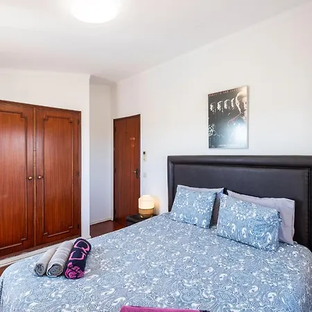 Five Bedrooms Villa, Heated Pool, Hot Tub And Free Wifi, Lots Of Space Сasa de vacaciones *