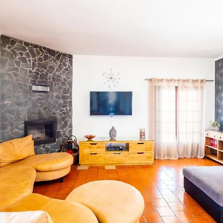 Five Bedrooms Villa, Heated Pool, Hot Tub And Free Wifi, Lots Of Space *