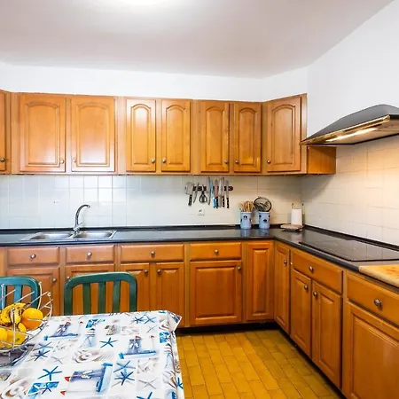 Five Bedrooms Villa, Heated Pool, Hot Tub And Free Wifi, Lots Of Space Сasa de vacaciones Guia (Faro)