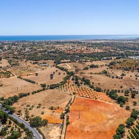 Five Bedrooms Villa, Heated Pool, Hot Tub And Free Wifi, Lots Of Space Сasa de vacaciones Guia (Faro)