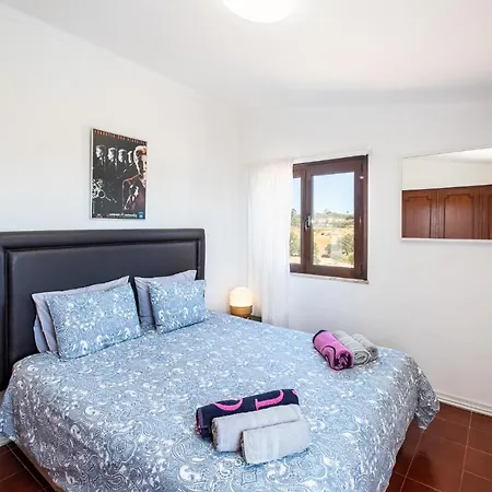 Five Bedrooms Villa, Heated Pool, Hot Tub And Free Wifi, Lots Of Space Сasa de vacaciones *