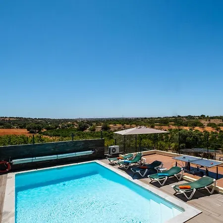 Five Bedrooms Villa, Heated Pool, Hot Tub And Free Wifi, Lots Of Space Сasa de vacaciones Guia (Faro)