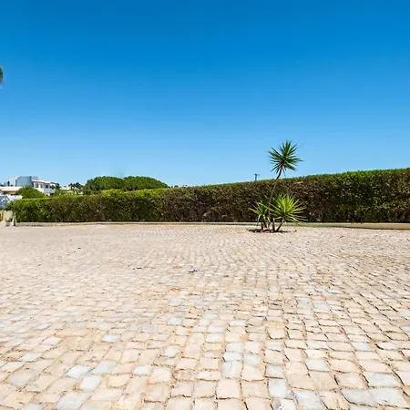 Five Bedrooms Villa, Heated Pool, Hot Tub And Free Wifi, Lots Of Space