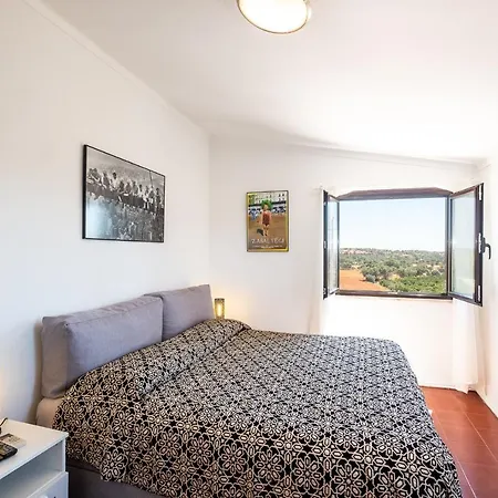 Five Bedrooms Villa, Heated Pool, Hot Tub And Free Wifi, Lots Of Space Guia (Faro)