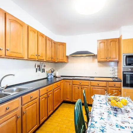 Five Bedrooms Villa, Heated Pool, Hot Tub And Free Wifi, Lots Of Space Guia (Faro)