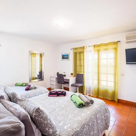 Five Bedrooms Villa, Heated Pool, Hot Tub And Free Wifi, Lots Of Space Guia (Faro)