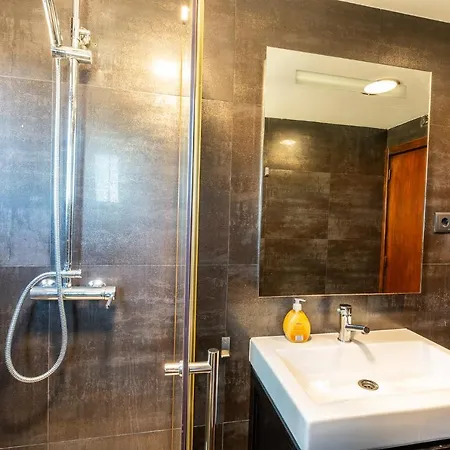 Сasa de vacaciones Five Bedrooms Villa, Heated Pool, Hot Tub And Free Wifi, Lots Of Space *