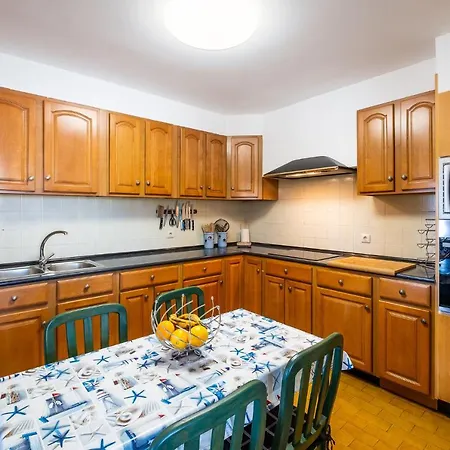 Five Bedrooms Villa, Heated Pool, Hot Tub And Free Wifi, Lots Of Space Guia (Faro)