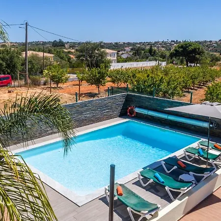 Five Bedrooms Villa, Heated Pool, Hot Tub And Free Wifi, Lots Of Space